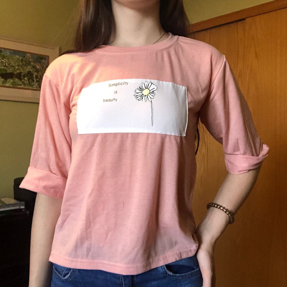Pink t-shirt with cuffed sleeves